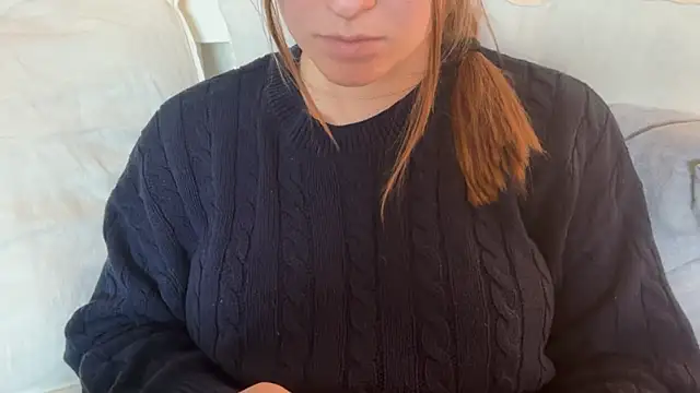 Lucyschickt online show from April 2026 05:17:02 PM