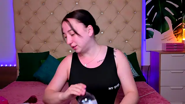AwaMax online show from May 2026 04:58:01 AM