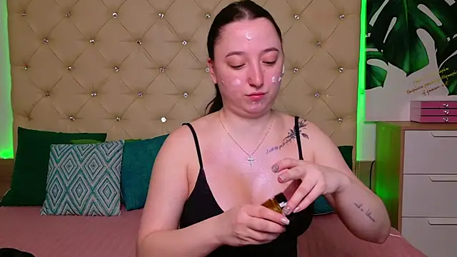 AwaMax online show from April 2026 04:52:01 AM