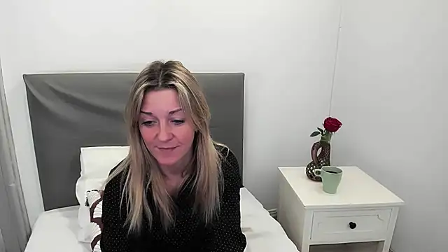 MileyXStar online show from February 2026 09:10:01 PM