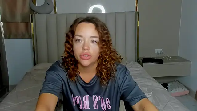 stellaa quenn online show from April 2026 12:04:01 AM