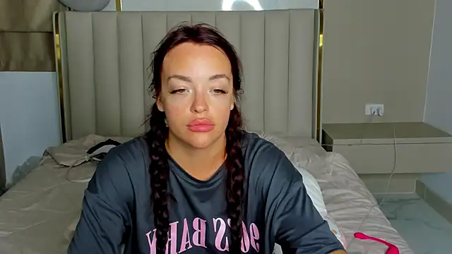 Snapshot of stellaa_quenn chatting on June 2026 12:39:01 PM stellaa quenn online show from June 2026 12:39:01 PM