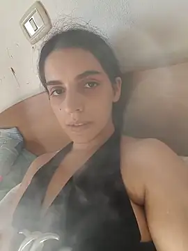 Snapshot of SoniaMoonnnnn chatting on May 2026 05:28:02 AM SoniaMoonnnnn online show from May 2026 05:28:02 AM