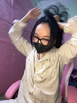 Leeeiuu online show from February 2026 01:01:02 PM