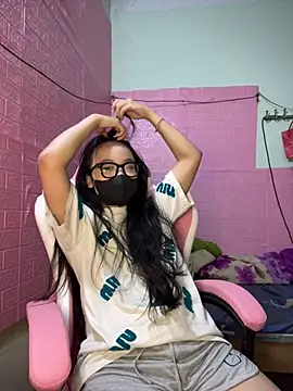 Leeeiuu online show from February 2026 12:18:02 PM