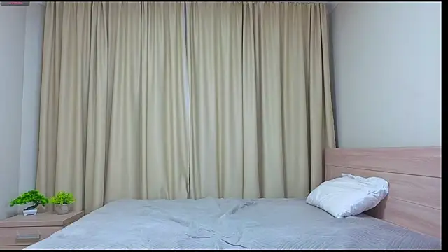 alorenna online show from March 2026 03:23:01 PM