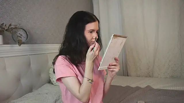 Glow hollow online show from February 2026 03:28:01 AM