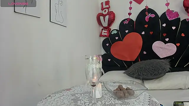 Snapshot of dahlialee chatting on February 2026 11:43:02 AM dahlialee online show from February 2026 11:43:02 AM