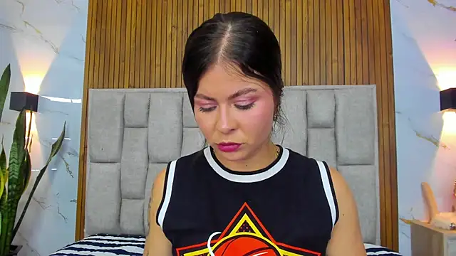 Scarlet Rosexx online show from April 2026 11:00:01 PM