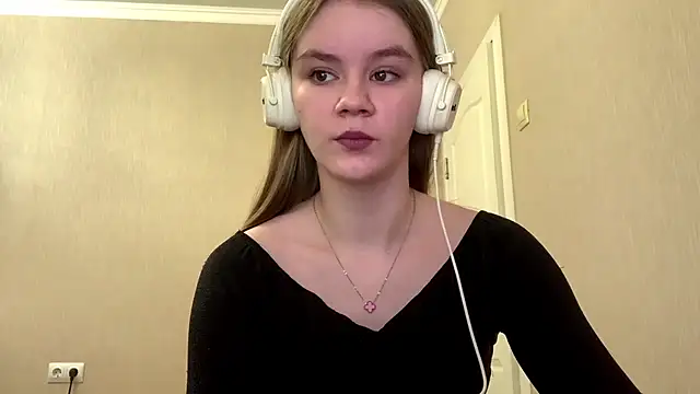 AgnesShy  online show from February 2026 07:10:02 AM