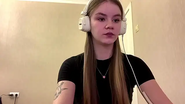 AgnesShy  online show from March 2026 07:26:02 AM