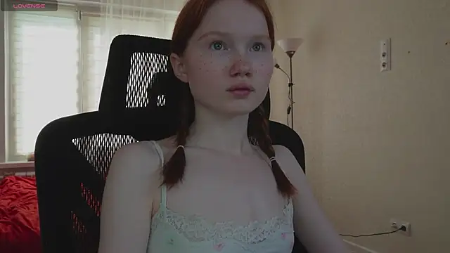 Snapshot of Nellie_baby chatting on June 2026 05:24:01 AM Nellie baby online show from June 2026 05:24:01 AM