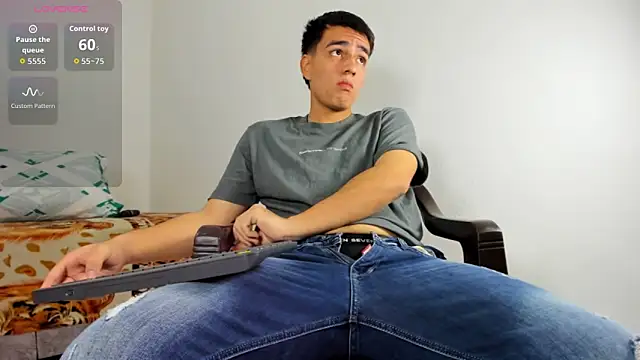 Snapshot of david_hot08 chatting on February 2026 03:29:02 AM david hot08 online show from February 2026 03:29:02 AM