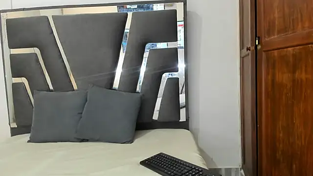 SamanthaHill  online show from February 2026 07:55:02 PM