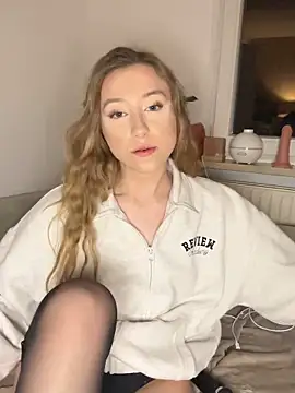 romyxxs online show from February 2026 10:43:02 PM