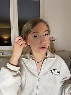 romyxxs online show from April 2026 09:06:01 PM