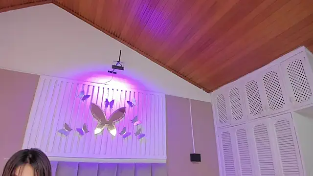  Kailythompson online show from March 2026 07:18:02 PM