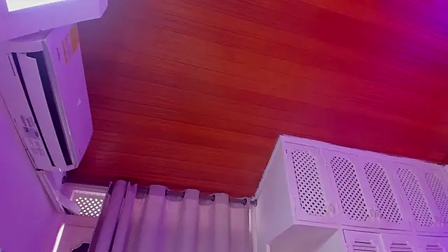  Kailythompson online show from April 2026 07:18:01 PM