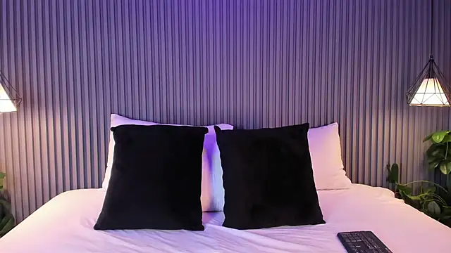 Yalezka  online show from April 2026 04:48:02 AM