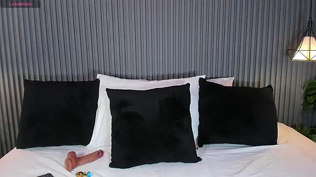 Yalezka  online show from February 2026 04:45:01 AM