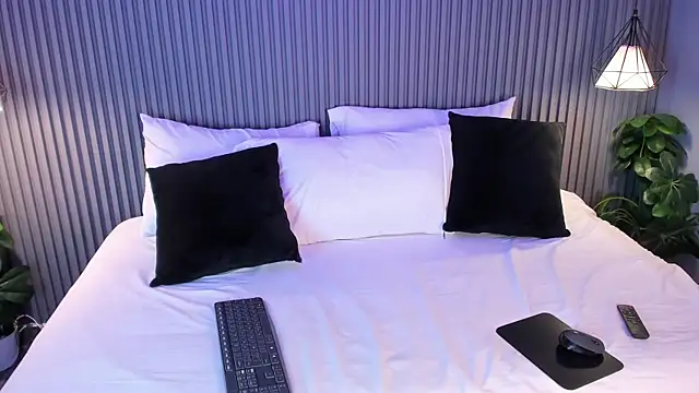 Yalezka  online show from April 2026 04:14:01 AM