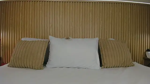 Snapshot of Yalezka_ chatting on July 2026 04:10:02 AM Yalezka online show from July 2026 04:10:02 AM
