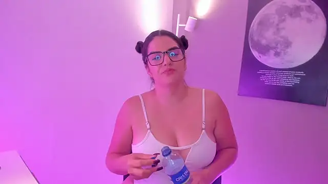 Valenvega  online show from February 2026 02:53:01 AM