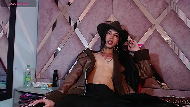 Snapshot of MeghanQueen__ chatting on February 2026 05:18:01 AM MeghanQueen online show from February 2026 05:18:01 AM