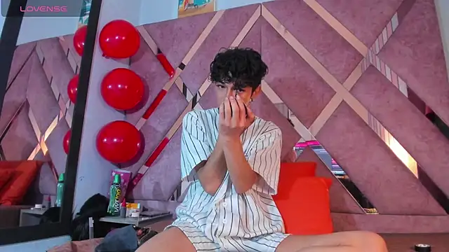 Snapshot of MeghanQueen__ chatting on February 2026 04:23:02 AM MeghanQueen online show from February 2026 04:23:02 AM