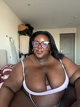 Snapshot of BouncyBBW chatting on July 2026 06:03:02 PM BouncyBBW online show from July 2026 06:03:02 PM