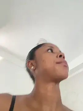 LIA PARKERR online show from April 2026 10:00:01 PM