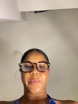 LIA PARKERR online show from March 2026 03:17:01 AM