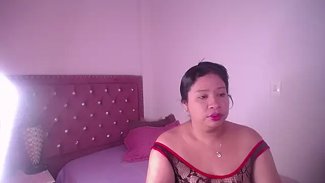 Snapshot of miafuegolatino chatting on June 2026 03:07:01 AM miafuegolatino online show from June 2026 03:07:01 AM