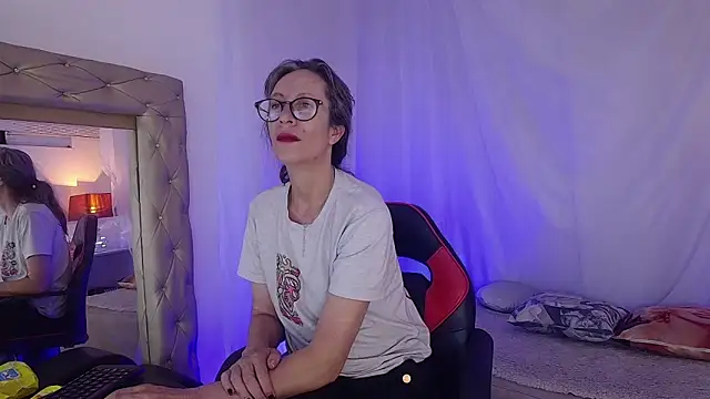 laurasofia45 online show from April 2026 05:26:02 AM