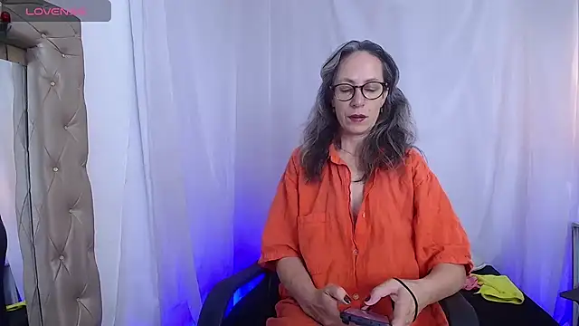 laurasofia45 online show from May 2026 10:45:02 AM