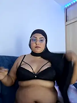 Snapshot of Amira-sultan chatting on February 2026 09:04:01 PM Amira-sultan online show from February 2026 09:04:01 PM