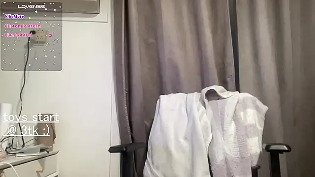 bloggirllaurel online show from March 2026 11:25:01 PM