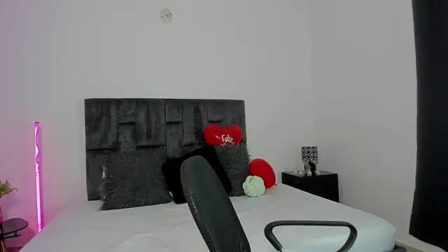 Malory Saenzz online show from February 2026 08:17:02 PM