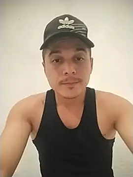 Snapshot of Reuss25 chatting on July 2026 04:32:02 AM Reuss25 online show from July 2026 04:32:02 AM