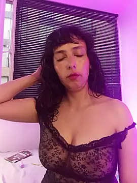 Snapshot of Eva_Err chatting on June 2026 10:33:01 PM Eva Err online show from June 2026 10:33:01 PM