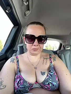 lickablelynn87 online show from February 2026 06:40:02 PM