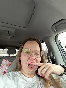 lickablelynn87 online show from February 2026 03:24:01 PM