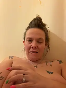 lickablelynn87 online show from February 2026 10:53:02 PM