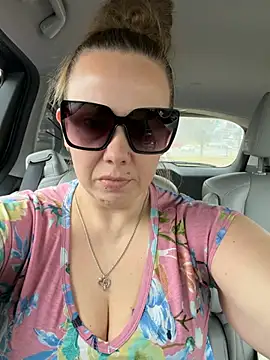 lickablelynn87 online show from February 2026 04:48:01 PM