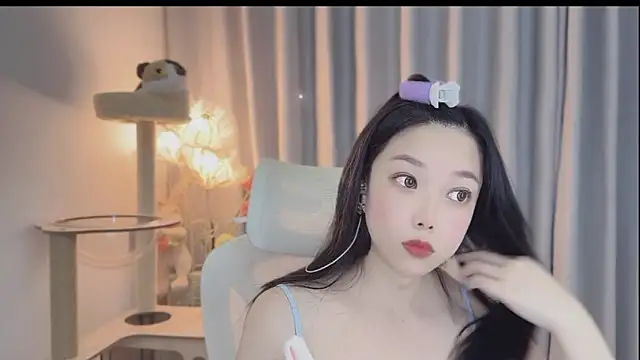 Snapshot of Yumi_yuni chatting on May 2026 01:26:02 PM Yumi yuni online show from May 2026 01:26:02 PM