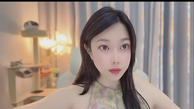 Snapshot of Yumi_yuni chatting on May 2026 01:44:02 AM Yumi yuni online show from May 2026 01:44:02 AM