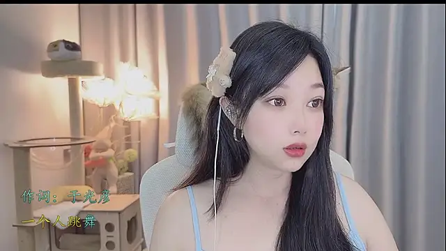 Snapshot of Yumi_yuni chatting on May 2026 10:40:01 PM Yumi yuni online show from May 2026 10:40:01 PM