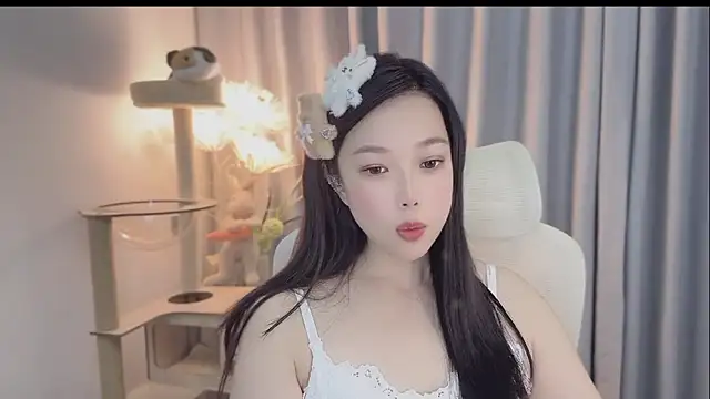 Snapshot of Yumi_yuni chatting on May 2026 02:45:01 PM Yumi yuni online show from May 2026 02:45:01 PM