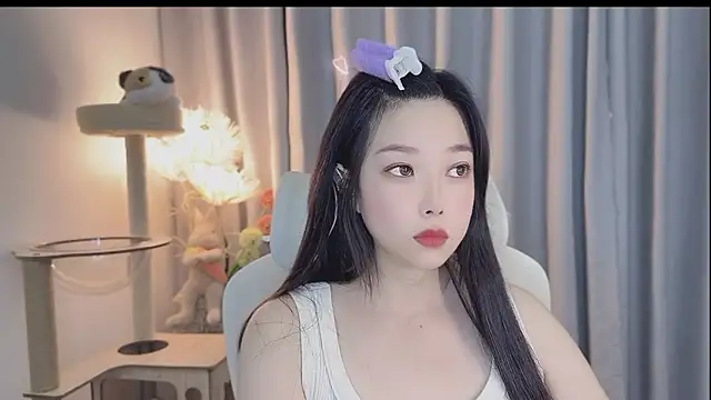 Snapshot of Yumi_yuni chatting on May 2026 01:42:02 AM Yumi yuni online show from May 2026 01:42:02 AM