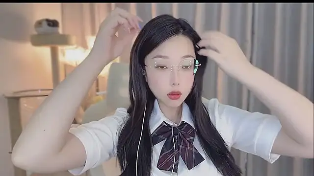 Snapshot of Yumi_yuni chatting on May 2026 11:26:02 PM Yumi yuni online show from May 2026 11:26:02 PM